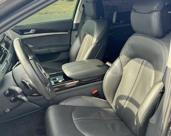 Серый Ауди А8, объемом двигателя 4.13 л и пробегом 219 тыс. км за 29599 $, фото 24 на Automoto.ua