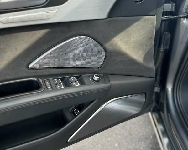 Серый Ауди А8, объемом двигателя 4.13 л и пробегом 219 тыс. км за 29599 $, фото 22 на Automoto.ua