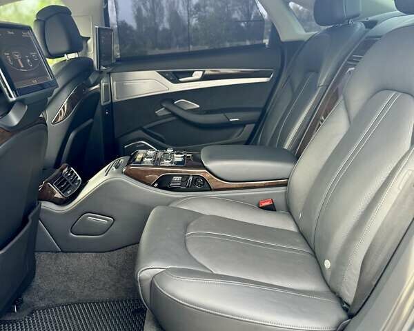 Серый Ауди А8, объемом двигателя 4.13 л и пробегом 219 тыс. км за 29599 $, фото 38 на Automoto.ua