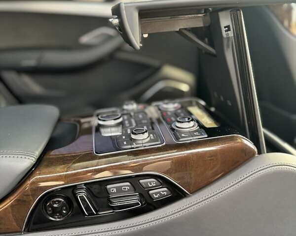 Серый Ауди А8, объемом двигателя 4.13 л и пробегом 219 тыс. км за 29599 $, фото 44 на Automoto.ua