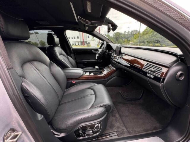 Серый Ауди А8, объемом двигателя 3 л и пробегом 122 тыс. км за 7000 $, фото 7 на Automoto.ua
