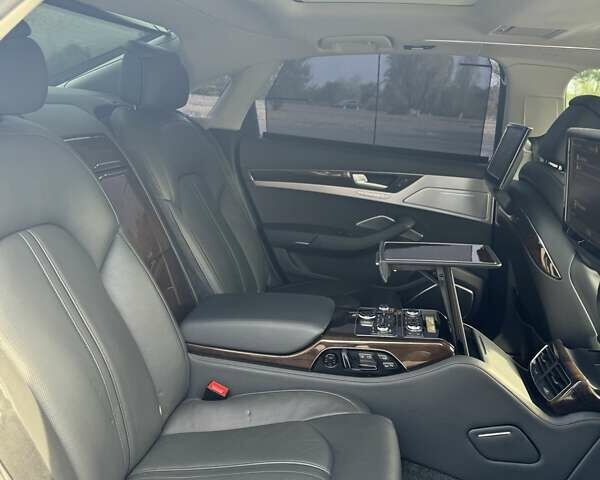 Серый Ауди А8, объемом двигателя 4.13 л и пробегом 219 тыс. км за 29599 $, фото 47 на Automoto.ua