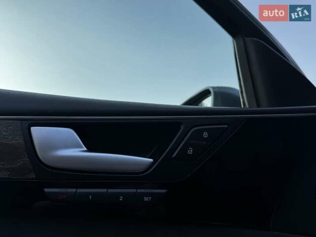 Сірий Ауді A8, об'ємом двигуна 3 л та пробігом 159 тис. км за 29950 $, фото 49 на Automoto.ua