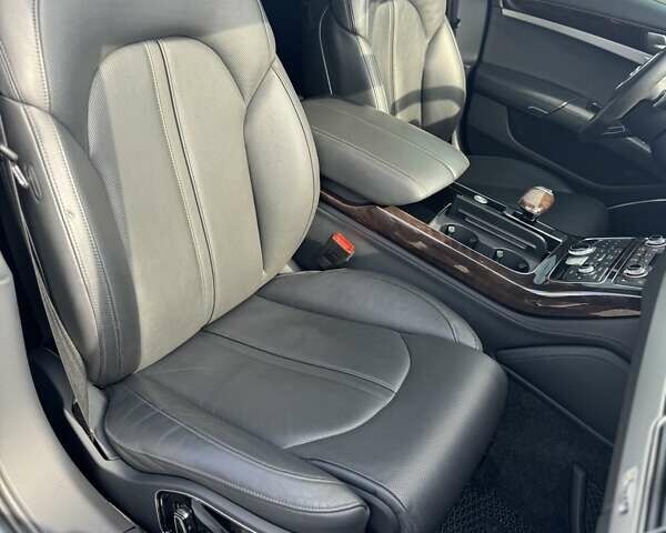 Серый Ауди А8, объемом двигателя 4.13 л и пробегом 219 тыс. км за 29599 $, фото 51 на Automoto.ua