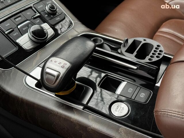 Сірий Ауді A8, об'ємом двигуна 3 л та пробігом 233 тис. км за 30990 $, фото 22 на Automoto.ua