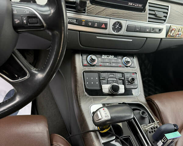 Сірий Ауді A8, об'ємом двигуна 3 л та пробігом 233 тис. км за 31900 $, фото 12 на Automoto.ua