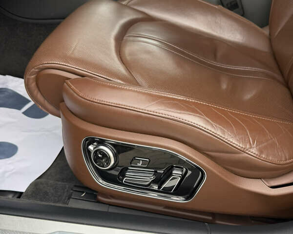 Сірий Ауді A8, об'ємом двигуна 3 л та пробігом 233 тис. км за 31900 $, фото 10 на Automoto.ua
