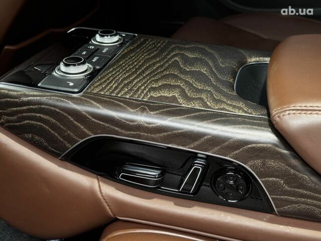 Сірий Ауді A8, об'ємом двигуна 3 л та пробігом 233 тис. км за 30990 $, фото 34 на Automoto.ua