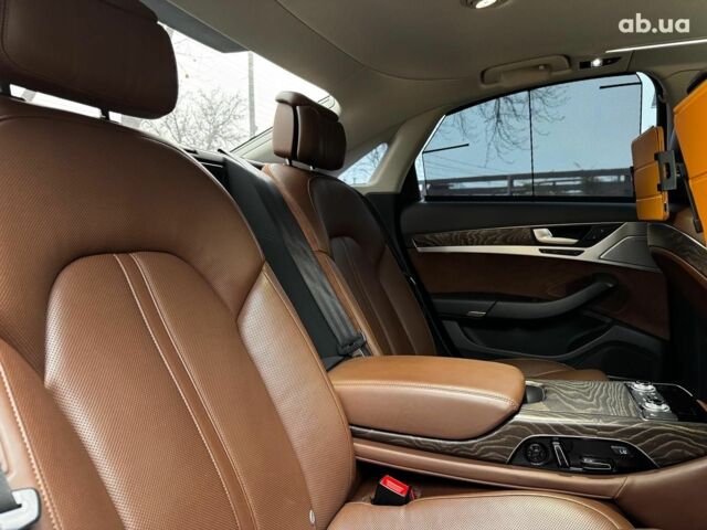 Сірий Ауді A8, об'ємом двигуна 3 л та пробігом 233 тис. км за 30990 $, фото 38 на Automoto.ua