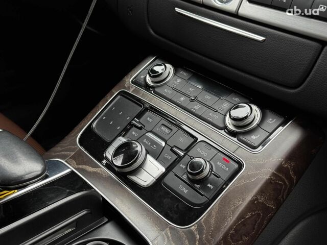 Сірий Ауді A8, об'ємом двигуна 3 л та пробігом 233 тис. км за 30990 $, фото 46 на Automoto.ua