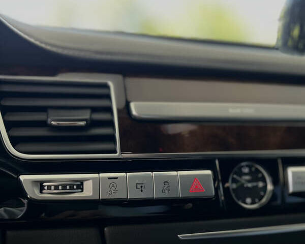 Сірий Ауді A8, об'ємом двигуна 3 л та пробігом 108 тис. км за 28499 $, фото 31 на Automoto.ua