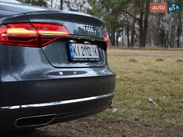 Сірий Ауді A8, об'ємом двигуна 3 л та пробігом 233 тис. км за 31900 $, фото 2 на Automoto.ua