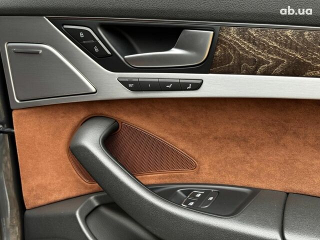 Сірий Ауді A8, об'ємом двигуна 3 л та пробігом 233 тис. км за 30990 $, фото 40 на Automoto.ua