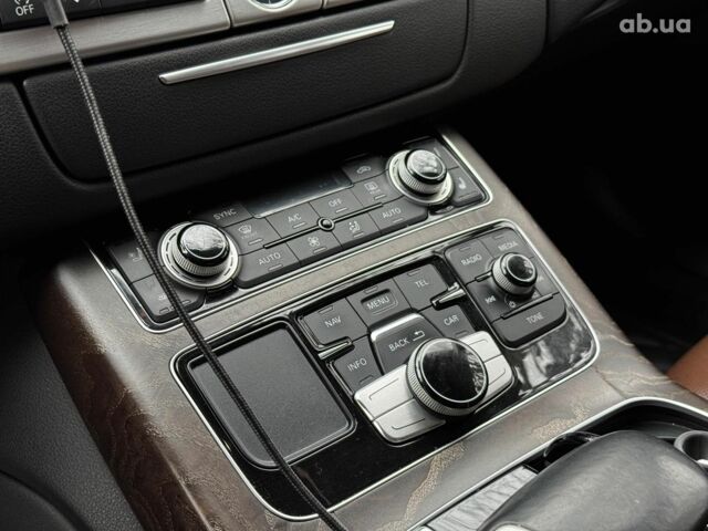 Сірий Ауді A8, об'ємом двигуна 3 л та пробігом 233 тис. км за 30990 $, фото 23 на Automoto.ua