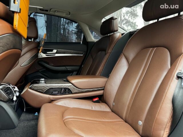 Сірий Ауді A8, об'ємом двигуна 3 л та пробігом 233 тис. км за 30990 $, фото 30 на Automoto.ua