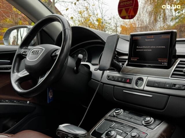 Сірий Ауді A8, об'ємом двигуна 3 л та пробігом 233 тис. км за 30990 $, фото 45 на Automoto.ua