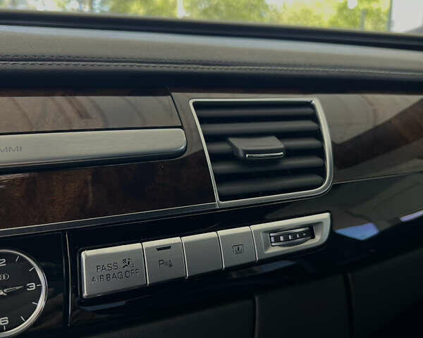 Сірий Ауді A8, об'ємом двигуна 3 л та пробігом 108 тис. км за 28499 $, фото 32 на Automoto.ua
