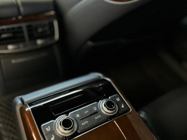 Сірий Ауді A8, об'ємом двигуна 3 л та пробігом 114 тис. км за 24424 $, фото 7 на Automoto.ua
