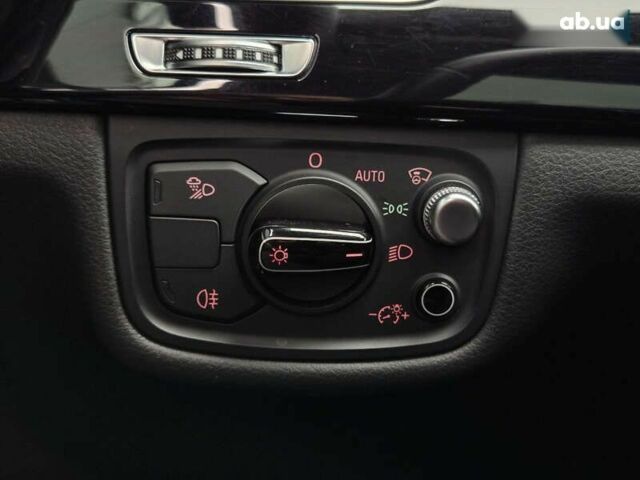 Сірий Ауді A8, об'ємом двигуна 4 л та пробігом 145 тис. км за 39500 $, фото 25 на Automoto.ua