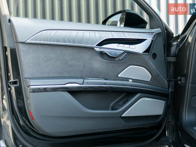 Серый Ауди А8, объемом двигателя 2.97 л и пробегом 95 тыс. км за 75000 $, фото 27 на Automoto.ua