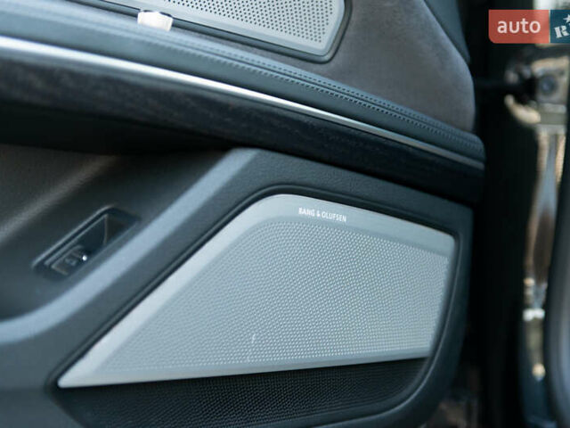 Серый Ауди А8, объемом двигателя 2.97 л и пробегом 95 тыс. км за 75000 $, фото 30 на Automoto.ua