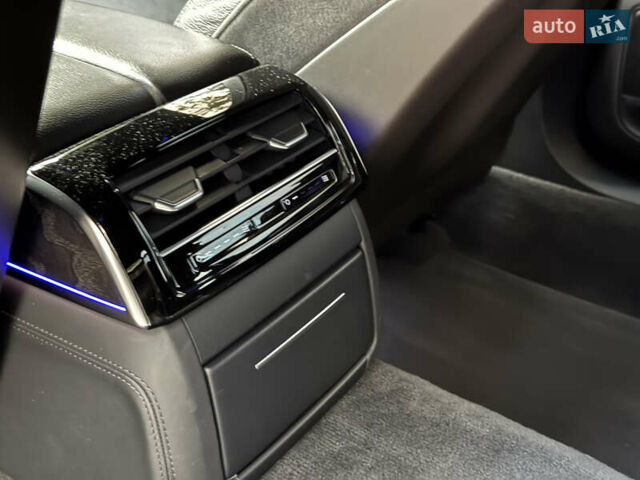 Сірий Ауді A8, об'ємом двигуна 3 л та пробігом 206 тис. км за 54700 $, фото 25 на Automoto.ua
