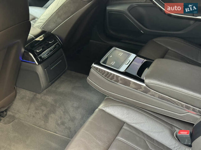 Сірий Ауді A8, об'ємом двигуна 3 л та пробігом 206 тис. км за 54700 $, фото 24 на Automoto.ua
