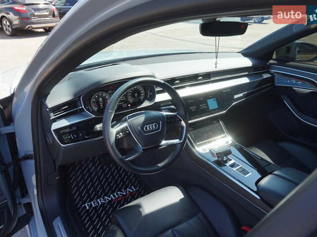 Сірий Ауді A8, об'ємом двигуна 3.99 л та пробігом 27 тис. км за 82000 $, фото 52 на Automoto.ua