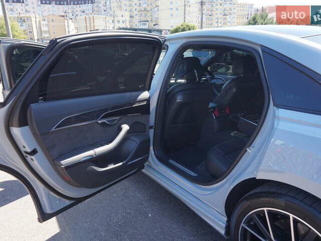 Сірий Ауді A8, об'ємом двигуна 3.99 л та пробігом 27 тис. км за 82000 $, фото 27 на Automoto.ua