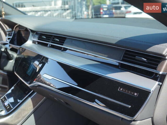 Сірий Ауді A8, об'ємом двигуна 3.99 л та пробігом 27 тис. км за 82000 $, фото 48 на Automoto.ua