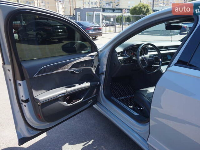 Сірий Ауді A8, об'ємом двигуна 3.99 л та пробігом 27 тис. км за 82000 $, фото 17 на Automoto.ua