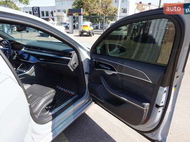 Сірий Ауді A8, об'ємом двигуна 3.99 л та пробігом 27 тис. км за 82000 $, фото 41 на Automoto.ua