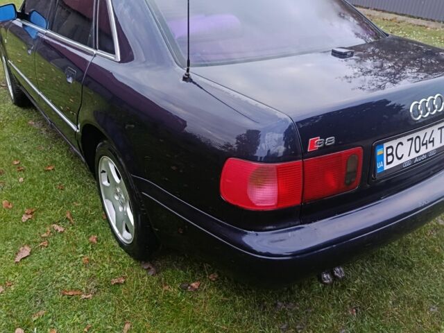 Синий Ауди А8, объемом двигателя 2.5 л и пробегом 350 тыс. км за 3700 $, фото 2 на Automoto.ua