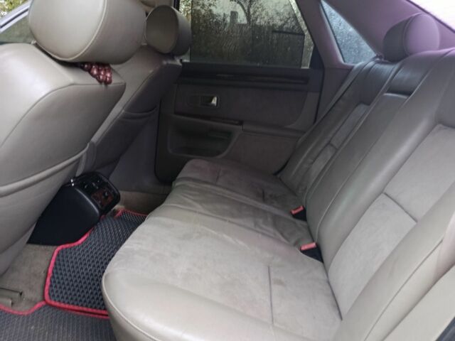 Синий Ауди А8, объемом двигателя 2.5 л и пробегом 350 тыс. км за 3700 $, фото 4 на Automoto.ua