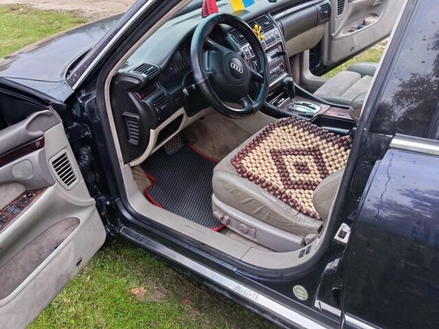 Синий Ауди А8, объемом двигателя 2.5 л и пробегом 350 тыс. км за 3700 $, фото 3 на Automoto.ua