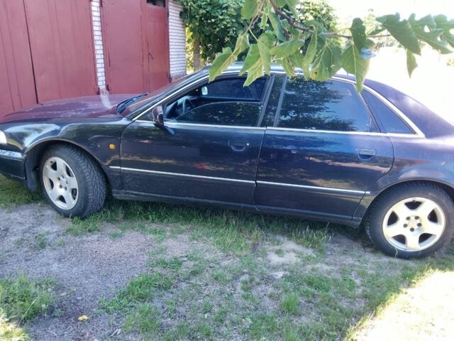 Синий Ауди А8, объемом двигателя 2.5 л и пробегом 430 тыс. км за 2300 $, фото 3 на Automoto.ua