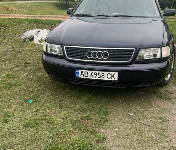 Синий Ауди А8, объемом двигателя 3.7 л и пробегом 273 тыс. км за 4000 $, фото 5 на Automoto.ua