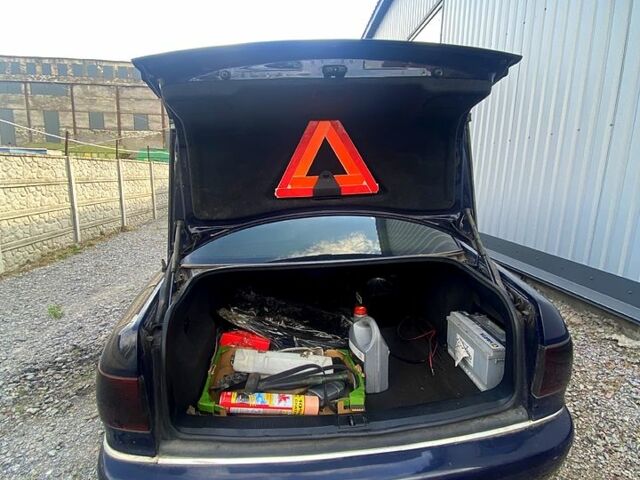 Синий Ауди А8, объемом двигателя 2.5 л и пробегом 0 тыс. км за 1700 $, фото 2 на Automoto.ua