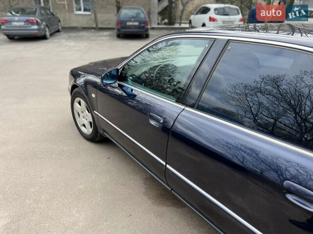 Синий Ауди А8, объемом двигателя 2.5 л и пробегом 387 тыс. км за 4900 $, фото 4 на Automoto.ua