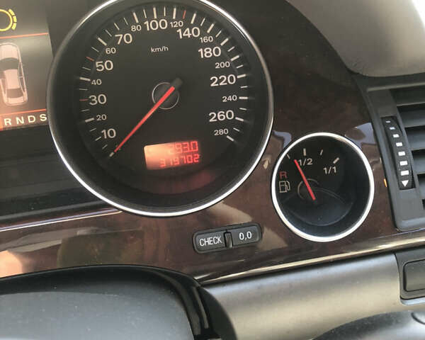 Синий Ауди А8, объемом двигателя 3 л и пробегом 319 тыс. км за 5800 $, фото 34 на Automoto.ua