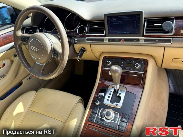 Синий Ауди А8, объемом двигателя 3.9 л и пробегом 450 тыс. км за 7000 $, фото 5 на Automoto.ua