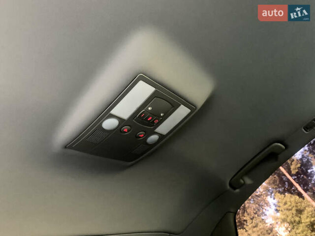 Синий Ауди А8, объемом двигателя 4.2 л и пробегом 366 тыс. км за 7800 $, фото 40 на Automoto.ua