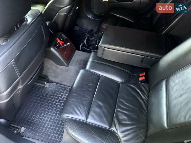 Синий Ауди А8, объемом двигателя 4.2 л и пробегом 366 тыс. км за 7800 $, фото 33 на Automoto.ua