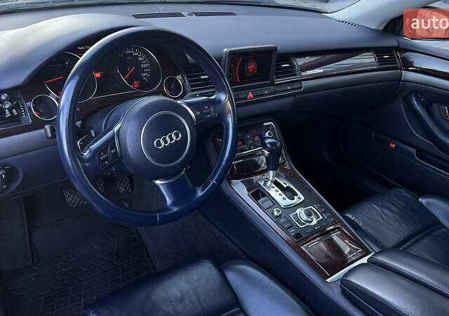 Синий Ауди А8, объемом двигателя 4 л и пробегом 261 тыс. км за 7300 $, фото 10 на Automoto.ua