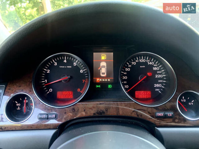 Синий Ауди А8, объемом двигателя 4.2 л и пробегом 366 тыс. км за 7800 $, фото 21 на Automoto.ua