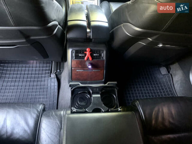 Синий Ауди А8, объемом двигателя 4.2 л и пробегом 366 тыс. км за 7800 $, фото 34 на Automoto.ua