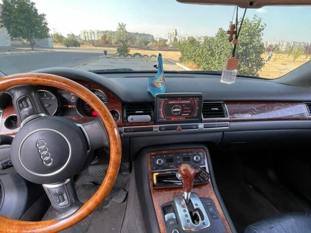 Синий Ауди А8, объемом двигателя 4 л и пробегом 400 тыс. км за 5500 $, фото 5 на Automoto.ua