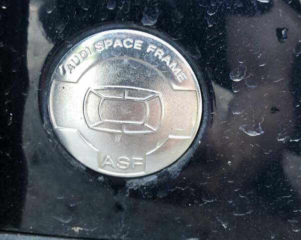 Синий Ауди А8, объемом двигателя 4 л и пробегом 450 тыс. км за 7500 $, фото 19 на Automoto.ua