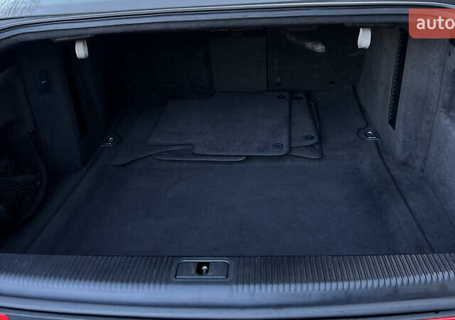 Синий Ауди А8, объемом двигателя 4 л и пробегом 261 тыс. км за 7300 $, фото 6 на Automoto.ua