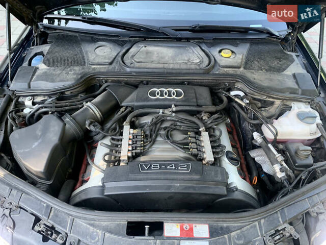 Синий Ауди А8, объемом двигателя 4.2 л и пробегом 366 тыс. км за 7800 $, фото 49 на Automoto.ua